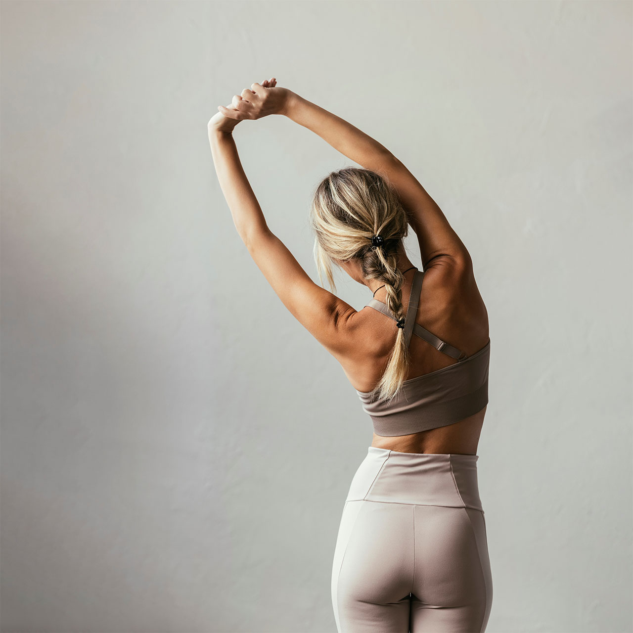 Frau in Yogapose
